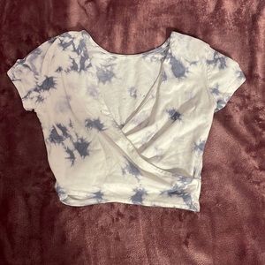 selling this crop top!